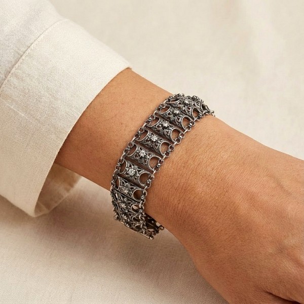 ΧΕΙΡΟΠΟΙΗΤΟ ΑΝΤΙΚΕ ΒΡΑΧΙΟΛΙ ΑΠΟ ΑΣΗΜΙ925 ΜΕ ΜΑΡΓΑΡΙΤΑΡΙ ΚΑΛΛΙΕΡΓΕΙΑΣ ΚΑΙ ΖΙΡΚΟΝ ΠΕΤΡΕΣ