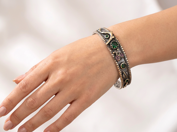 ΑΝΤΙΚΕ ΧΕΙΡΟΠΟΙΗΤΟ ΒΡΑΧΙΟΛΙ ΒΕΡΓΑ ΑΣΗΜΙ925 ΜΕ ΖΙΡΚΟΝ ΠΕΤΡΕΣ