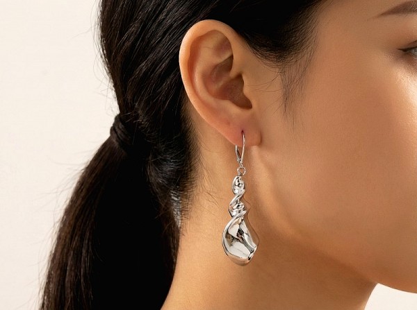 ΚΡΕΜΑΣΤΑ ΣΚΟΥΛΑΡΙΚΙΑ ΑΠΟ ΑΣΗΜΙ925 ΜΕ ΕΠΙΠΛΑΤΙΝΩΣΗ ΚΑΙ ΖΙΡΚΟΝ ΠΕΤΡΕΣ  4 CM