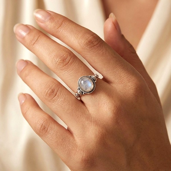 ΑΝΤΙΚΕ ΔΑΧΤΥΛΙΔΙ ΑΣΗΜΙ925 ΜΕ ΦΕΓΓΑΡΟΠΕΤΡΑ