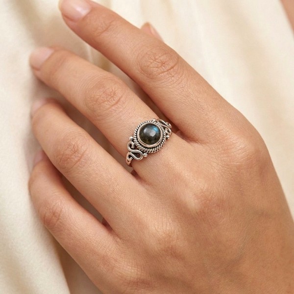 ΑΝΤΙΚΕ ΔΑΧΤΥΛΙΔΙ ΑΣΗΜΙ925 ΜΕ ΛΑΜΠΡΑΝΤΟΡΙΤΗ ΠΕΤΡΑ