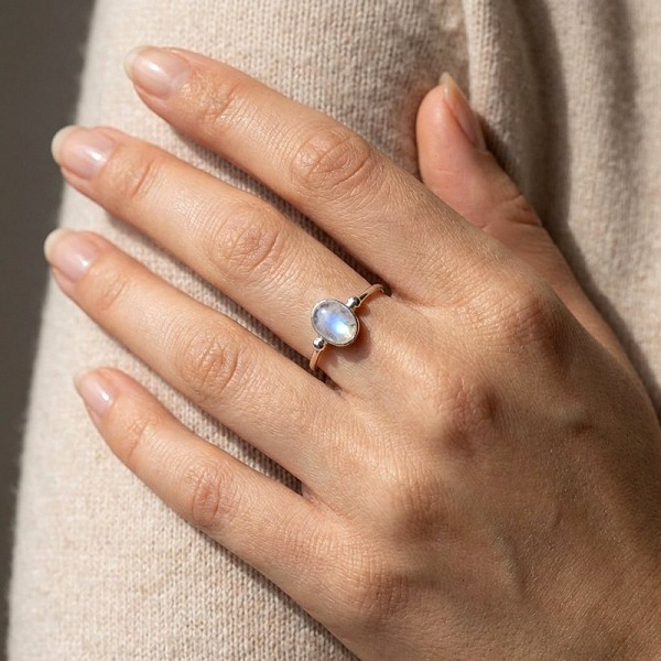 ΜΟΝΟΠΕΤΡΟ ΔΑΧΤΥΛΙΔΙ ΑΠΟ ΑΣΗΜΙ925 ΜΕ ΦΕΓΓΑΡΟΠΕΤΡΑ