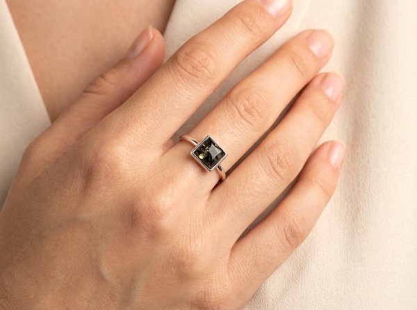 ΧΕΙΡΟΠΟΙΗΤΟ ΔΑΧΤΥΛΙΔΙ ΑΠΟ ΑΣΗΜΙ925 ΜΕ ΠΡΑΣΙΝΟ ΚΕΧΡΙΜΠΑΡΙ