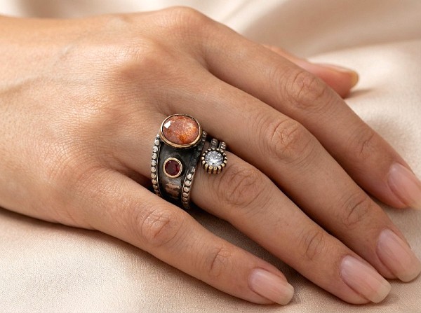 ΧΕΙΡΟΠΟΙΗΤΟ ΔΑΧΤΥΛΙΔΙ ΑΣΗΜΙ925 ΕΠΙΧΡΥΣΩΣΗ Κ18 ΜΕ ΡΟΖ QUARTZ ΚΑΙ ΖΙΡΚΟΝ ΠΕΤΡΕΣ