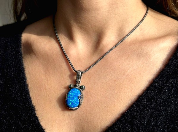 ΜΕΝΤΑΓΙΟΝ ΑΝΤΙΚΕ ΑΣΗΜΙ925 ΜΕ ΣΥΝΘΕΤΙΚΗ ΤΥΡΚΟΥΑΖ ΠΕΤΡΑ