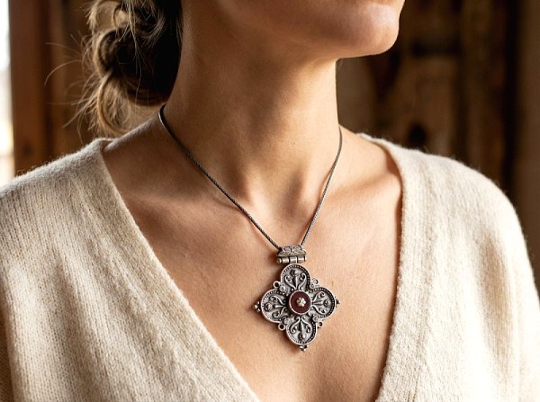 ΑΝΤΙΚΕ ΣΚΑΛΙΣΤΟΣ ΣΤΑΥΡΟΣ ΑΣΗΜΙ925 ΜΕ ΚΟΡΝΕΟΛΗ ΠΕΤΡΑ