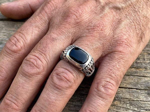 ΑΝΔΡΙΚΟ ΔΑΧΤΥΛΙΔΙ ΑΠΟ ΑΣΗΜΙ925 ΚΑΙ ΟΝΥΧΑ ΠΕΤΡΑ