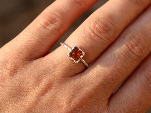 ΧΕΙΡΟΠΟΙΗΤΟ ΔΑΧΤΥΛΙΔΙ ΑΠΟ ΑΣΗΜΙ925 ΜΕ ΚΕΧΡΙΜΠΑΡΙ