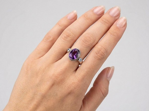 ΑΝΤΙΚΕ ΔΑΧΤΥΛΙΔΙ ΑΣΗΜΙ925 ΜΕ ΑΜΕΘΥΣΤΟ ΠΕΤΡΑ