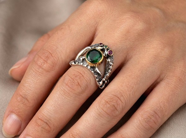 ΧΕΙΡΟΠΟΙΗΤΟ ΔΑΧΤΥΛΙΔΙ ΑΠΟ ΑΣΗΜΙ925 ΜΕ ΖΙΡΚΟΝ ΠΕΤΡΕΣ