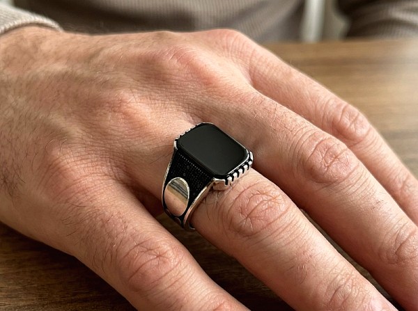 ΑΝΔΡΙΚΟ ΔΑΧΤΥΛΙΔΙ ΑΠΟ ΑΣΗΜΙ925 ΚΑΙ ΤΟΠΑΖ ΠΕΤΡΑ