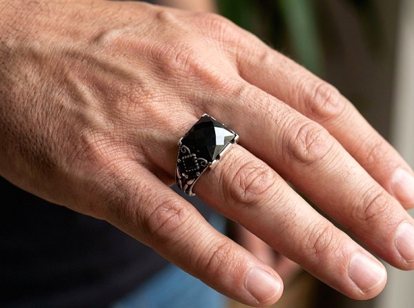 ΑΝΔΡΙΚΟ ΔΑΧΤΥΛΙΔΙ ΑΠΟ ΑΣΗΜΙ925 ΚΑΙ ΟΝΥΧΑ ΠΕΤΡΑ