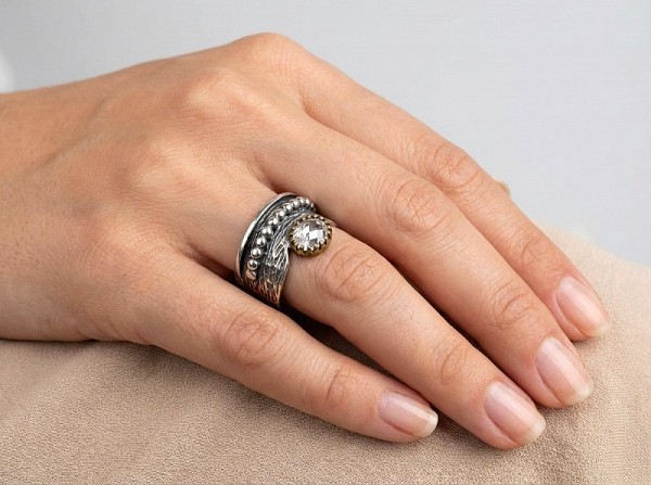 ΧΕΙΡΟΠΟΙΗΤΟ ΔΑΧΤΥΛΙΔΙ ΑΠΟ ΑΣΗΜΙ925 ΚΑΙ ΖΙΡΚΟΝ ΠΕΤΡΕΣ