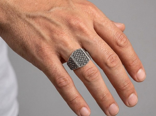 ΑΝΔΡΙΚΟ ΔΑΧΤΥΛΙΔΙ ΑΠΟ ΑΣΗΜΙ925  ΚΑΙ ΤΥΡΚΟΥΑΖ ΠΕΤΡΑ