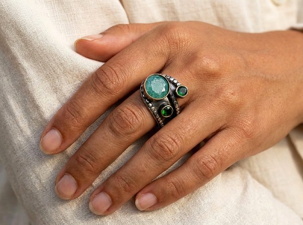 ΧΕΙΡΟΠΟΙΗΤΟ ΔΑΧΤΥΛΙΔΙ ΑΠΟ ΑΣΗΜΙ925 ΜΕ ΖΙΡΚΟΝ ΠΕΤΡΑ