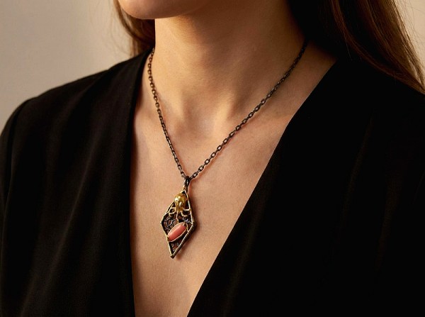 METAΓΙΟΝ ΑΝΤΙΚΕ ΑΠΟ ΑΣΗΜΙ925 ΚΑΙ ΡΟΥΜΠΙΝΟΓΡΑΝΑΔΑ ΠΕΤΡΑ