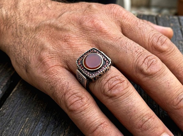 ΑΝΔΡΙΚΟ ΔΑΧΤΥΛΙΔΙ ΑΠΟ ΑΣΗΜΙ925 ΜΕ ΚΟΡΝΕΟΛΗ ΚΑΙ ΖΙΡΚΟΝ ΠΕΤΡΕΣ