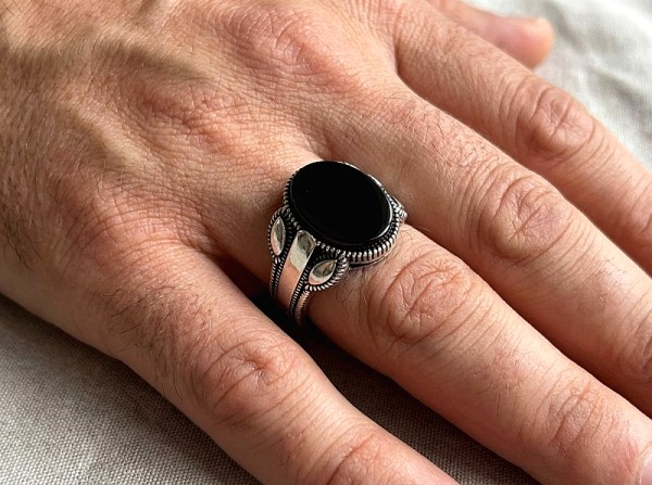 ΑΝΔΡΙΚΟ ΔΑΧΤΥΛΙΔΙ ΑΠΟ ΑΣΗΜΙ925 ΚΑΙ ΟΝΥΧΑ ΠΕΤΡΑ