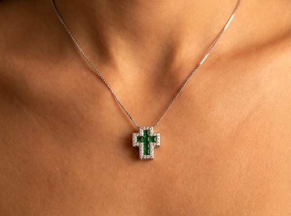 ΣΤΑΥΡΟΥΔΑΚΙ ΑΠΟ ΑΣΗΜΙ925 ΜΕ ΖΙΡΚΟΝ ΠΕΤΡΕΣ