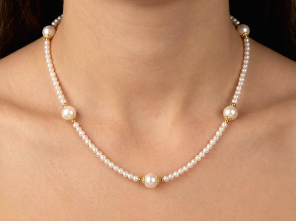 ΚΟΛΙΕ ΜΕ ΟΝΥΧΑ ΠΕΤΡΕΣ