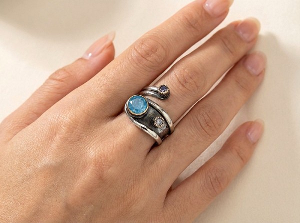 ΧΕΙΡΟΠΟΙΗΤΟ ΔΑΧΤΥΛΙΔΙ ΑΠΟ ΑΣΗΜΙ925 ΜΕ ΖΙΡΚΟΝ ΠΕΤΡΕΣ